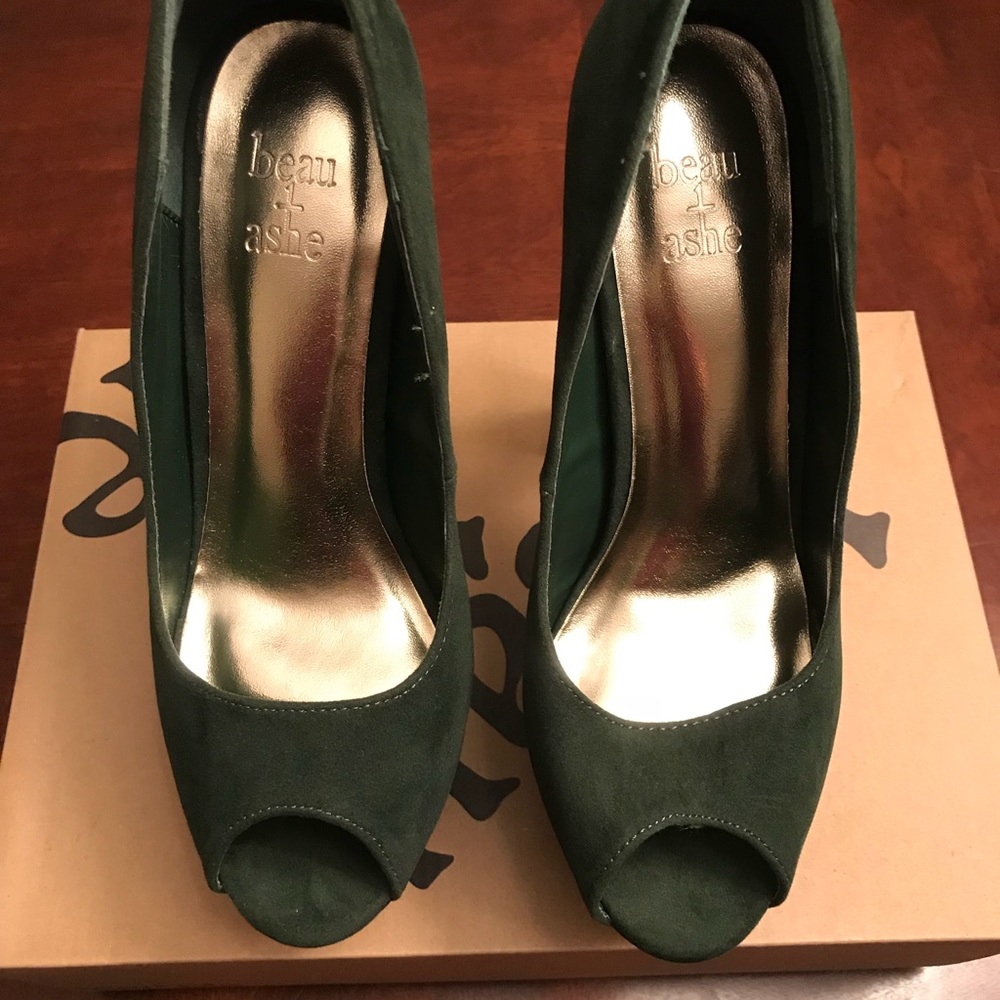 Funky olive green platform heels!